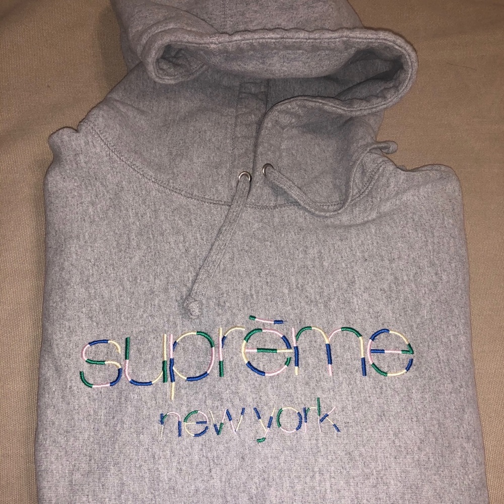 Supreme multicolor Logo Size Medium